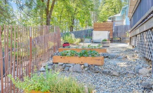 Building Photo - 22689 Cedar Pines Ave