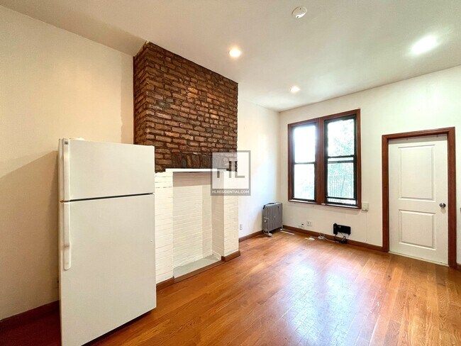 Foto del edificio - NO FEE Huge 2 Bed flex + Laundry Starr St