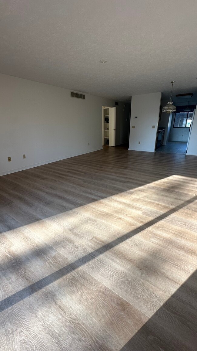 Building Photo - 2327 Coyote Creek Dr