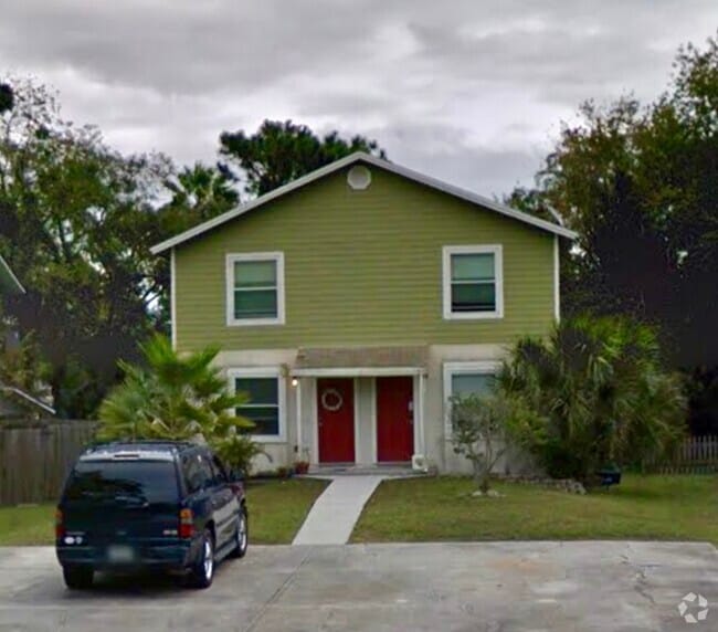 Building Photo - 2133 Oleander Pl