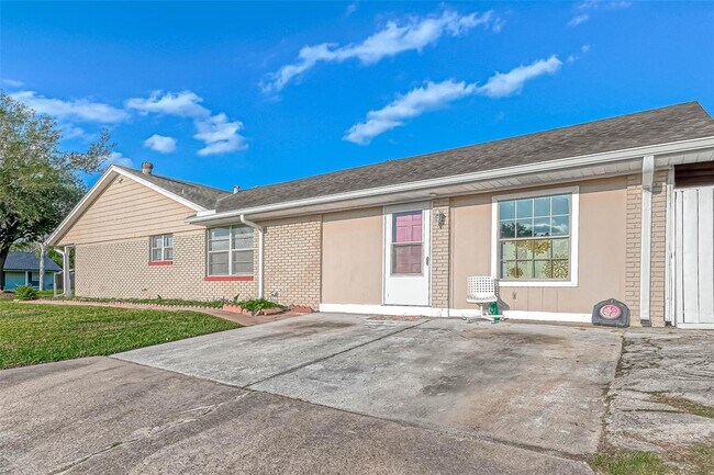 Building Photo - 674 Roper St