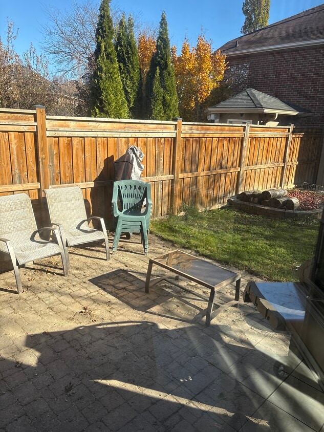 Building Photo - 202 Gwendolyn St