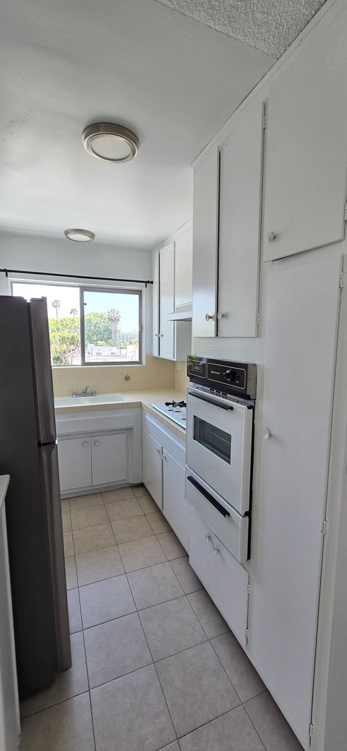 Foto del edificio - 1308 N Poinsettia Pl