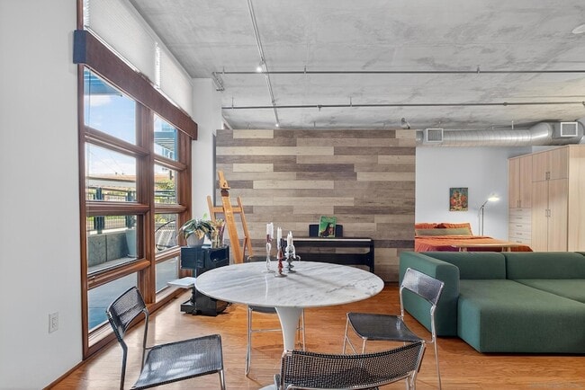 Foto del edificio - 877 Island Ave