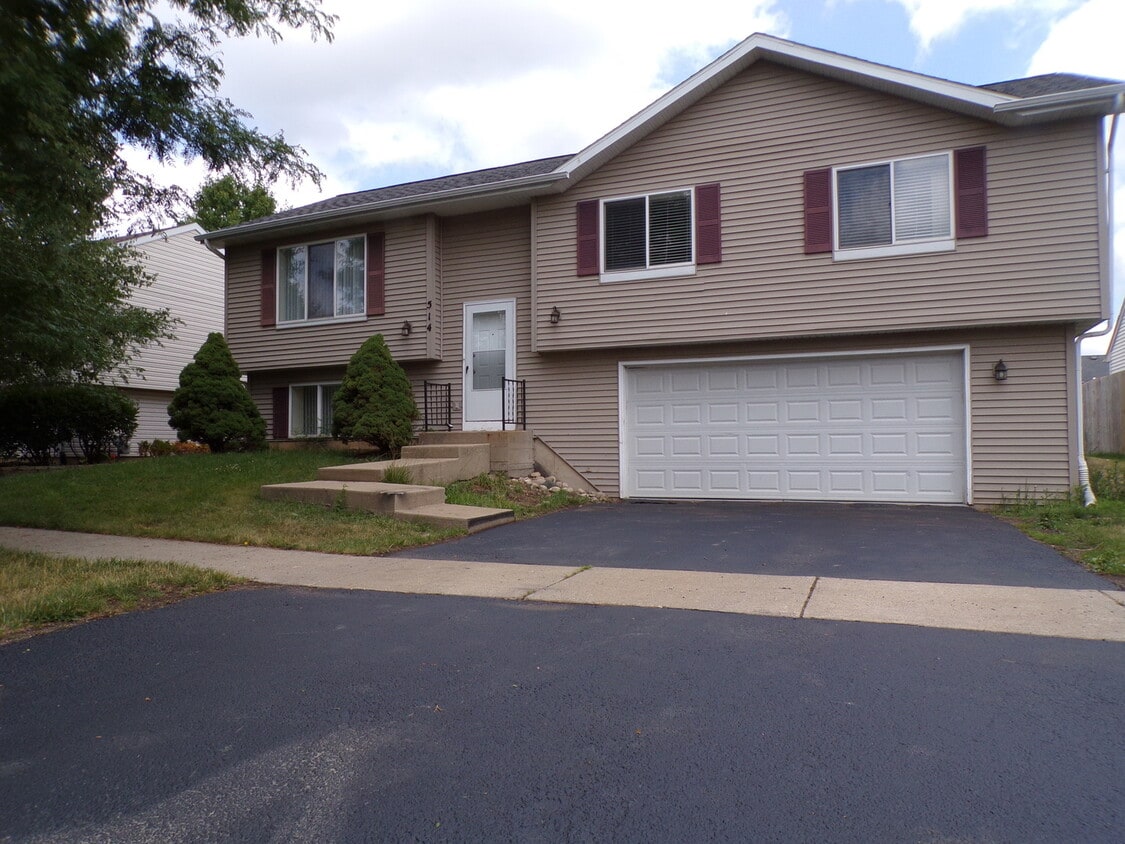 Primary Photo - 514 Iona Ln