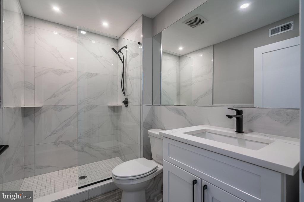 Foto principal - 2401 Washington Ave