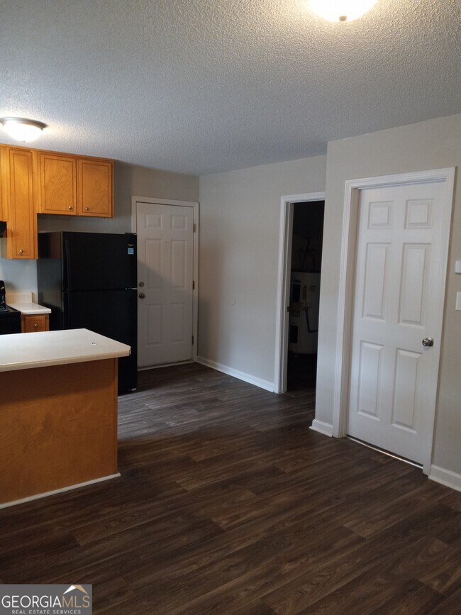 Foto del edificio - 1861 N Ridge Dr