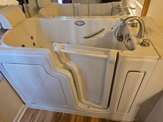 Foto del edificio - 217 W Fairlane Dr