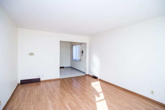 Foto del edificio - Penn Village Townhomes