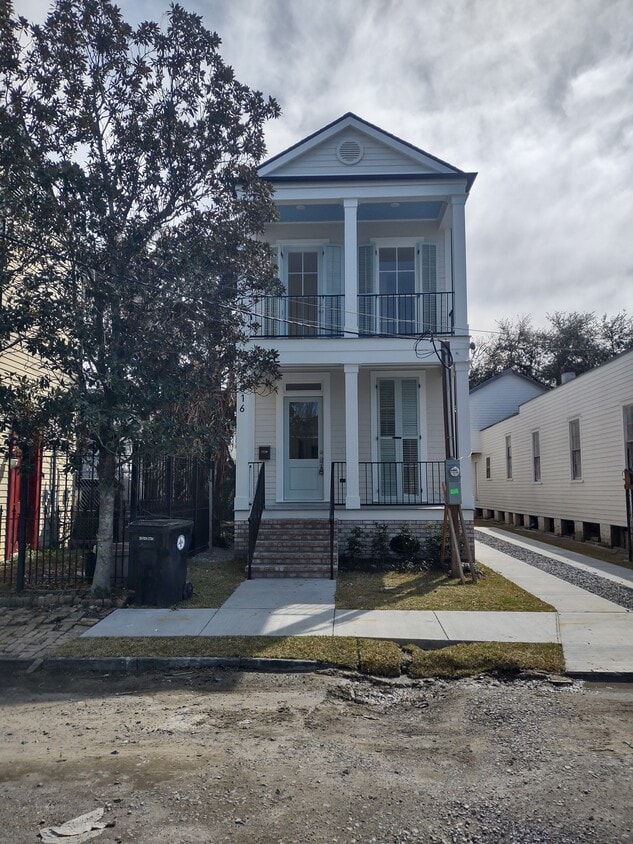 Primary Photo - 2816 Saint Thomas St