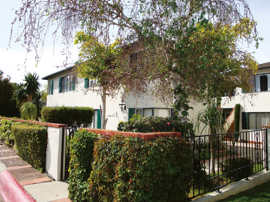 Primary Photo - 114 W Calle Crespis Apartments