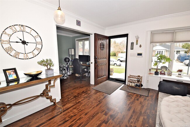 Foto del edificio - 23 Birchwood Park Dr