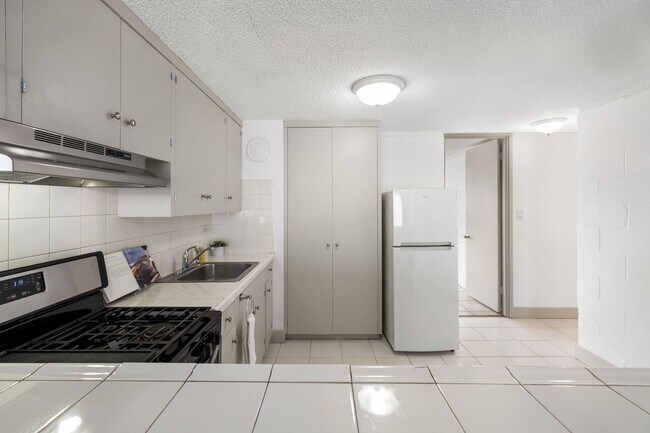 Foto del edificio - *** Newly Upgraded 3 bedroom / 1 bath Great Location/Amazing Price!!Must see!!Don't Miss Out (Uni...