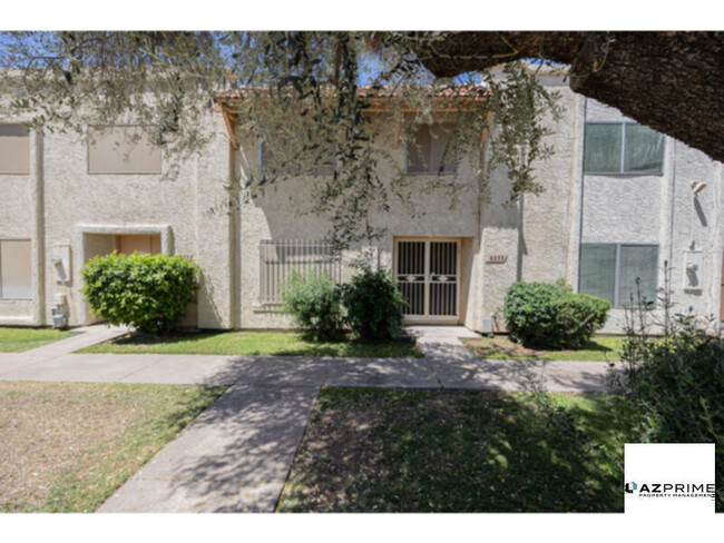 Building Photo - Beautiful Phoenix 3/2.5 Townhouse - Prime ...