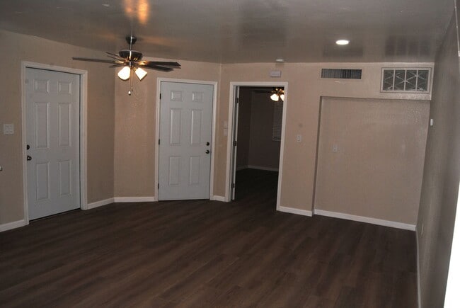 Building Photo - 4809 Hahn Ave