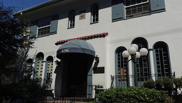 Foto del edificio - White Apartments
