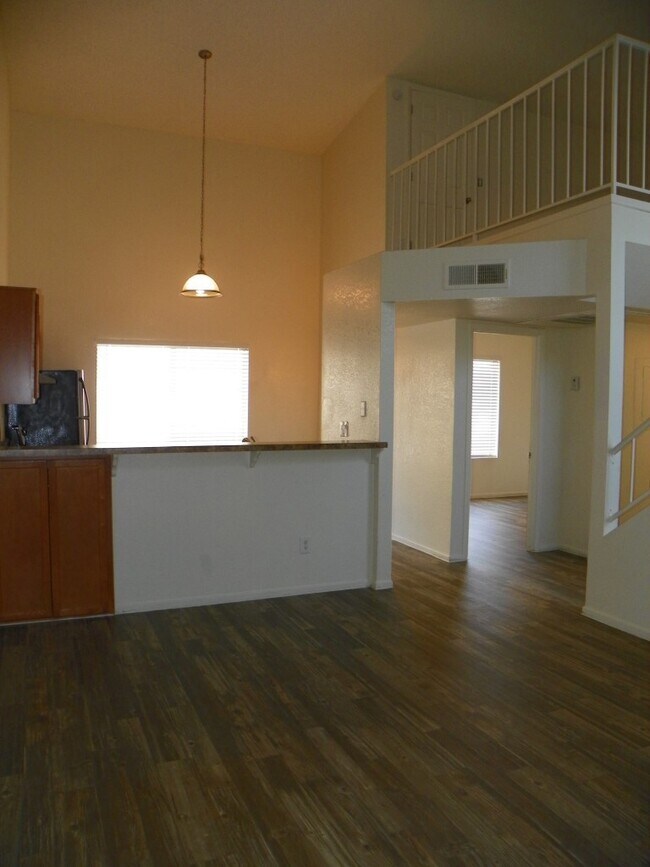 Building Photo - 1 bedroom with loft - or 2nd bedroom - w/d...