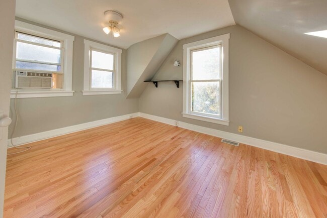 Building Photo - This classic 3 bedroom 2 bath Webster home features a front porch, large deck off the kitchen for...