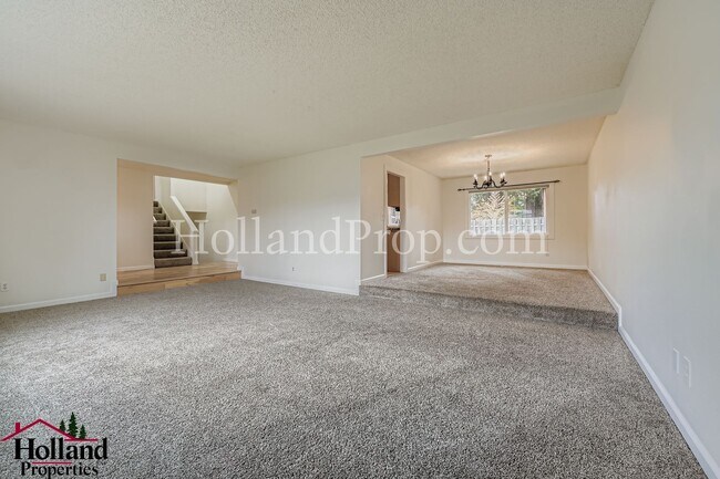 Foto del edificio - Bright, Modern, and Ready to Welcome You H...