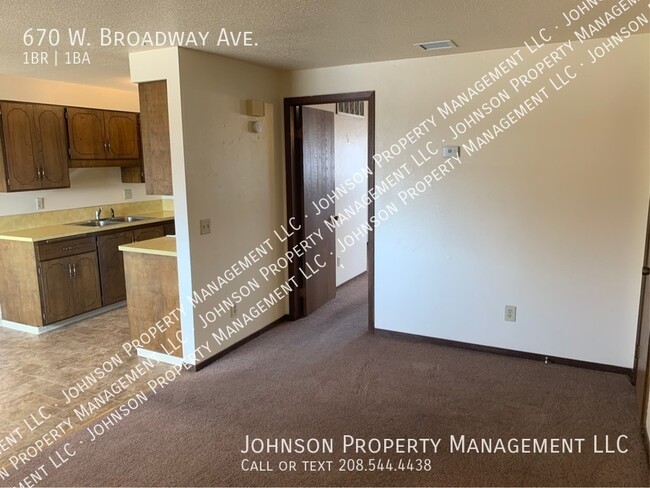 Building Photo - 670 W Broadway Ave