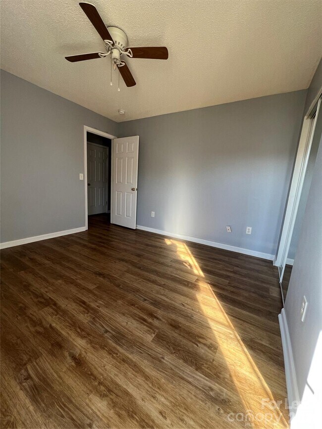 Foto del edificio - 4006 Shadow Pines Cir