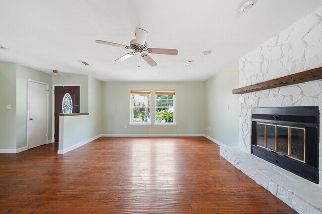 Foto del edificio - 1737 Bayshore Dr
