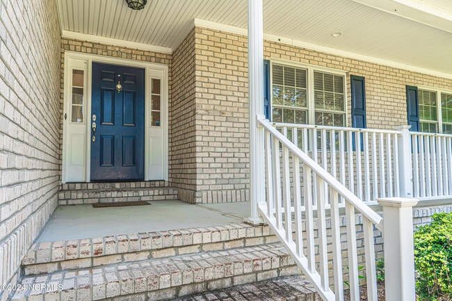 Building Photo - 380 Queens Cove Way