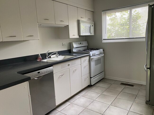 Building Photo - 208 Kenston Ct
