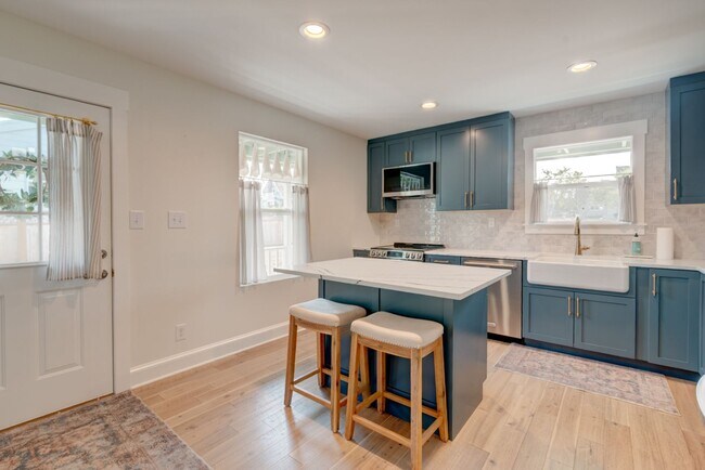 Foto del edificio - 705 Haller St NE