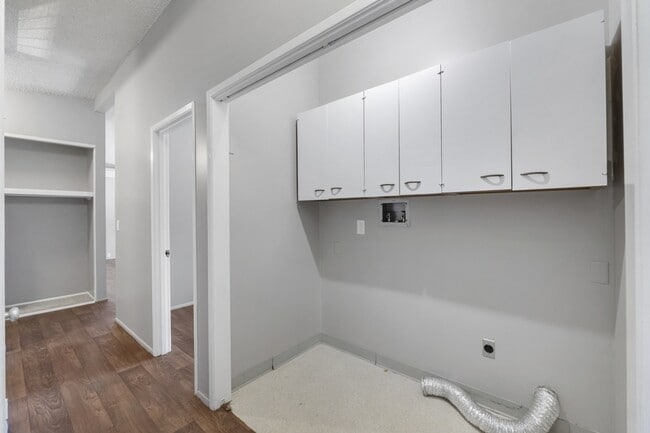 Building Photo - 12737 Lala Cove Ln SE