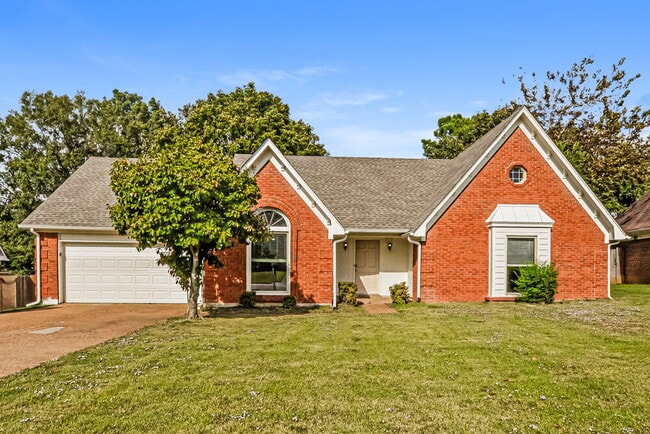 Building Photo - 6770 Lake Point Cir