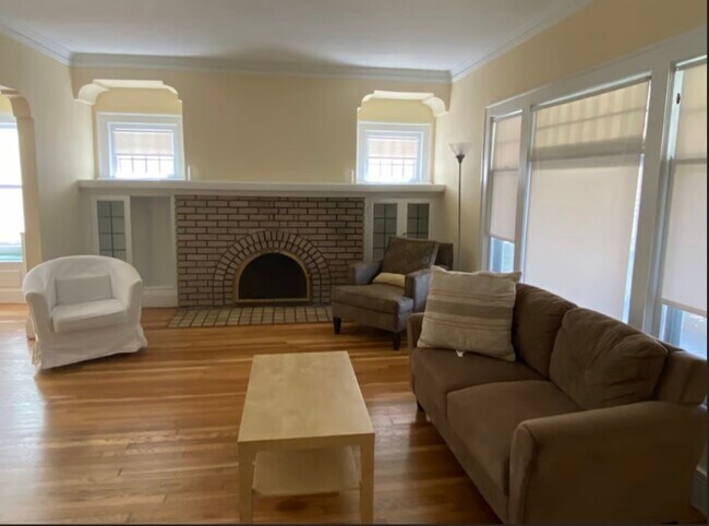 Sala de estar - 2211 Eldred Ave