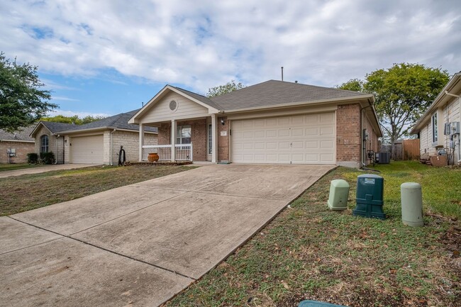 Building Photo - Classic 3 Bedroom, 2 Bath Home w/ Dining R...