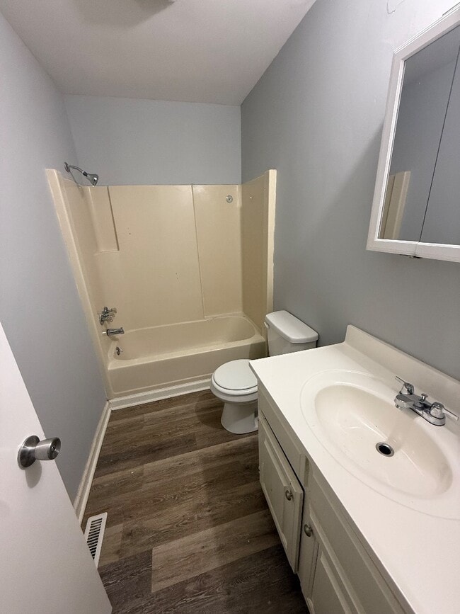 Building Photo - 124 Crestview Dr