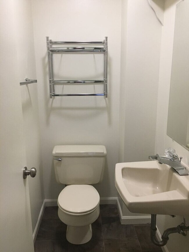 Foto del edificio - SPACIOUS 2 BEDROOM IN HOLIDAY HILLS AREA