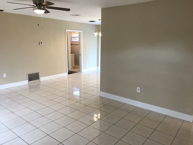 Foto del edificio - 7817 Madeira Street Miramar, FL 30023