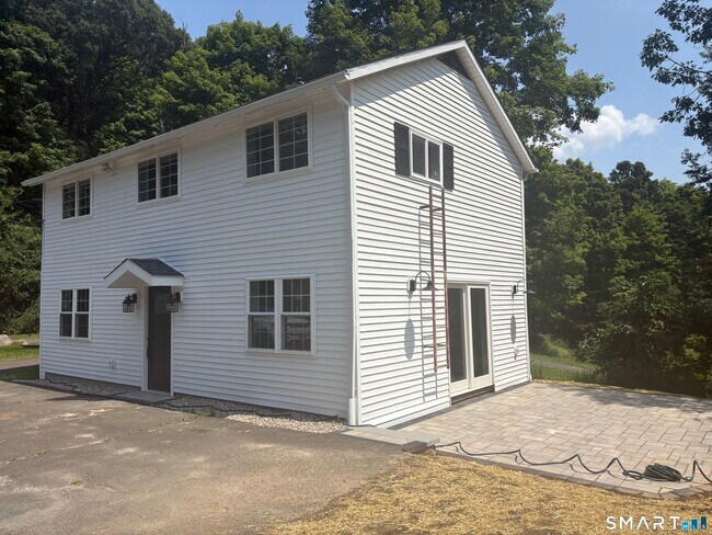Foto del edificio - 12B Wood Creek Rd