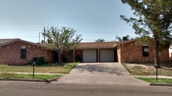 Foto del edificio - 6917 Alto Rey Ave Apt B