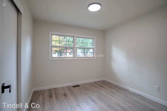 Foto del edificio - 3 br, 1 bath House - 2106 SE 145TH AVE