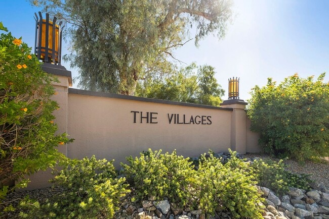 Building Photo - Moon Valley Townhouse at 7th and T-Bird!