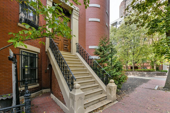 Building Photo - 28 Yarmouth St
