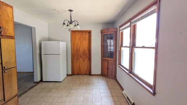 Building Photo - 4505 E Apple Ave
