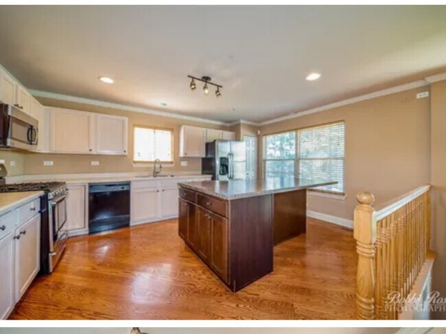 Building Photo - 886 S Insignia Ct