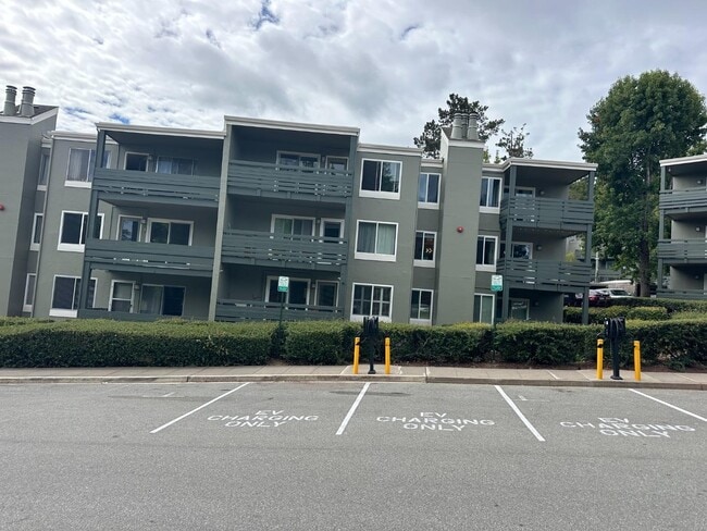 Building Photo - 4004 Farm Hill Blvd