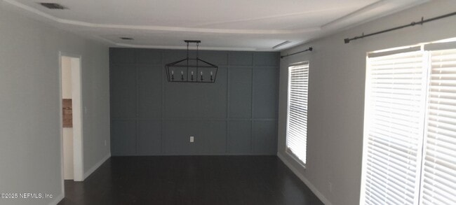 Building Photo - 2724 Lexington Dr