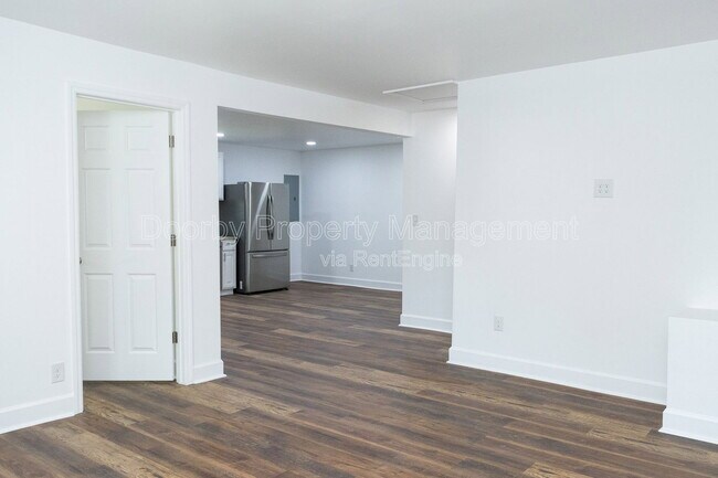 Foto del edificio - 196 Rogers Rd