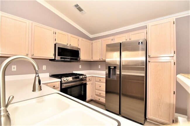 Foto del edificio - Stunning 1 Bed 1 Bath Condo On 2nd Floor at Opulence!