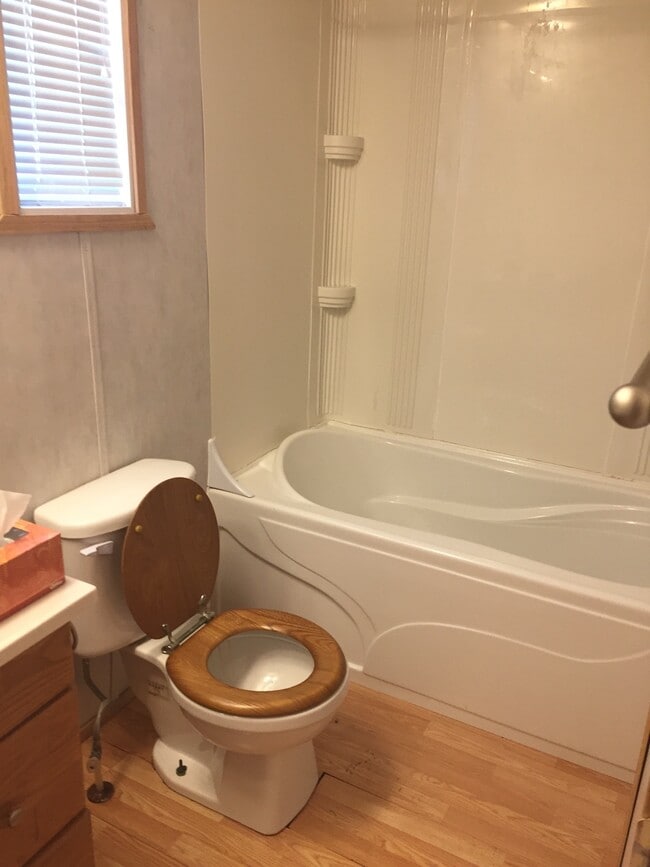 Building Photo - 3 Bed 2 Bath Unit in Fort Mcmurray, AB