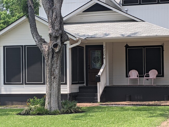 Tarytown Beautiful 2 story Farmhouse home with over sized fenced back yard. - 2204 Forest Trail