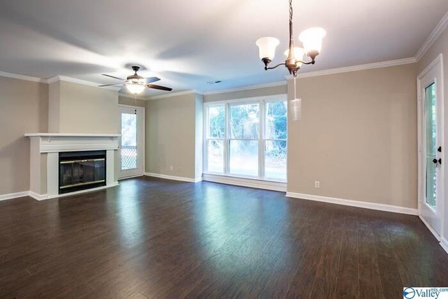 Foto del edificio - 4988-4987 7 Pine Cir